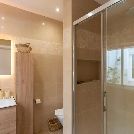 Sil Townhouse Centre *
